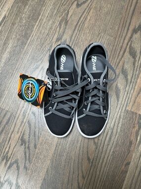 Heelys Black and Gray Low-Top Skate Sneakers